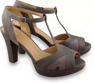 NATURALIZER Women Heels worth Rs.4999 for Rs.2081 – Amazon
