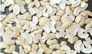 Stylo Premium Broken 4 Piece Cashew Nuts (1Kg) for Rs.780 @ Amazon